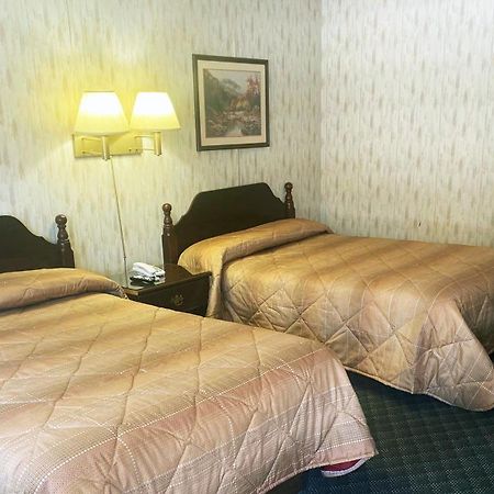 Pleasant Valley Motel West Stockbridge Bagian luar foto